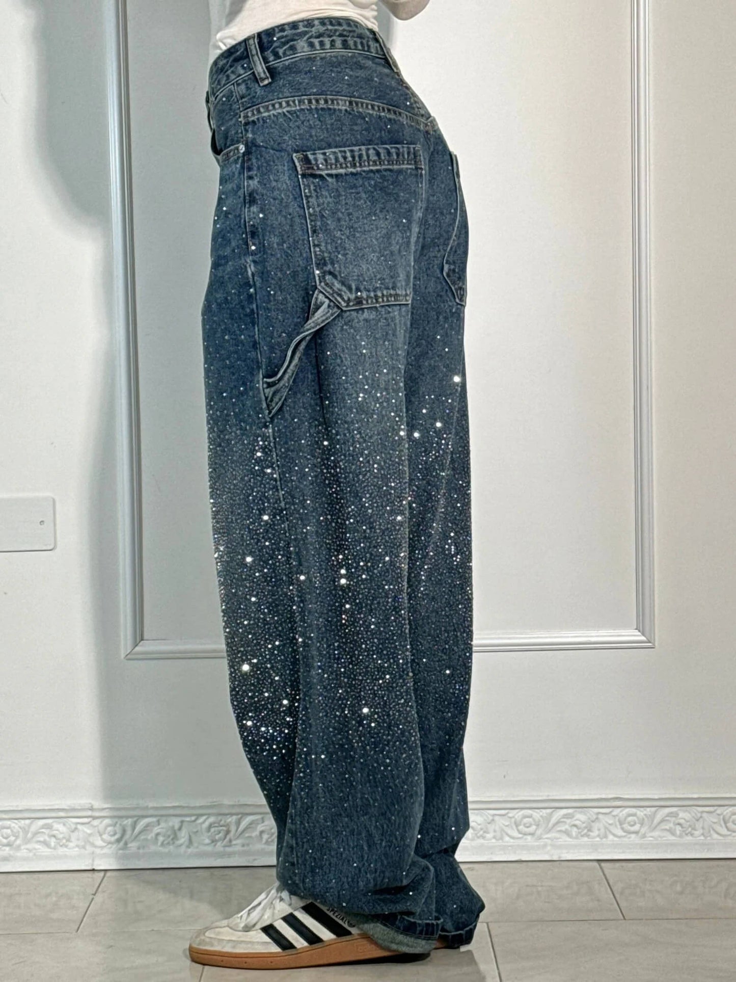 May | Pantalón Moda – Corte Relax y Acabados Brillantes
