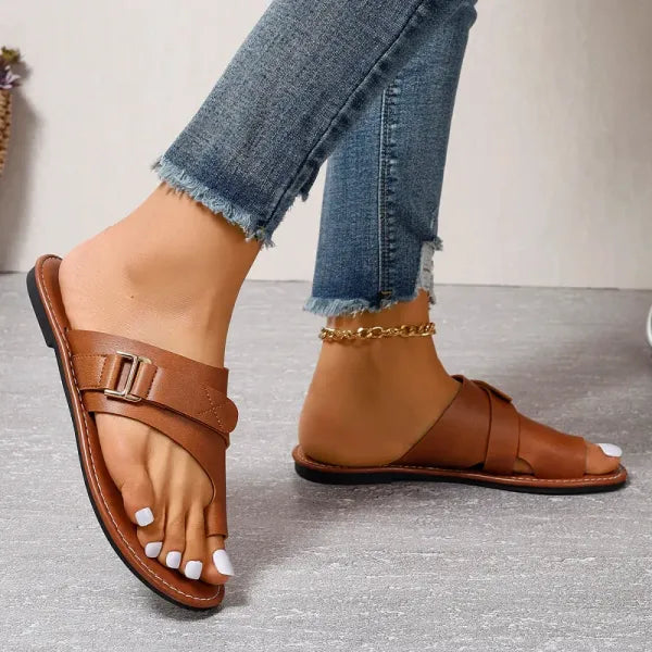 Louise | Sandaler med krydsrem – elegance og sommerlig enkelhed