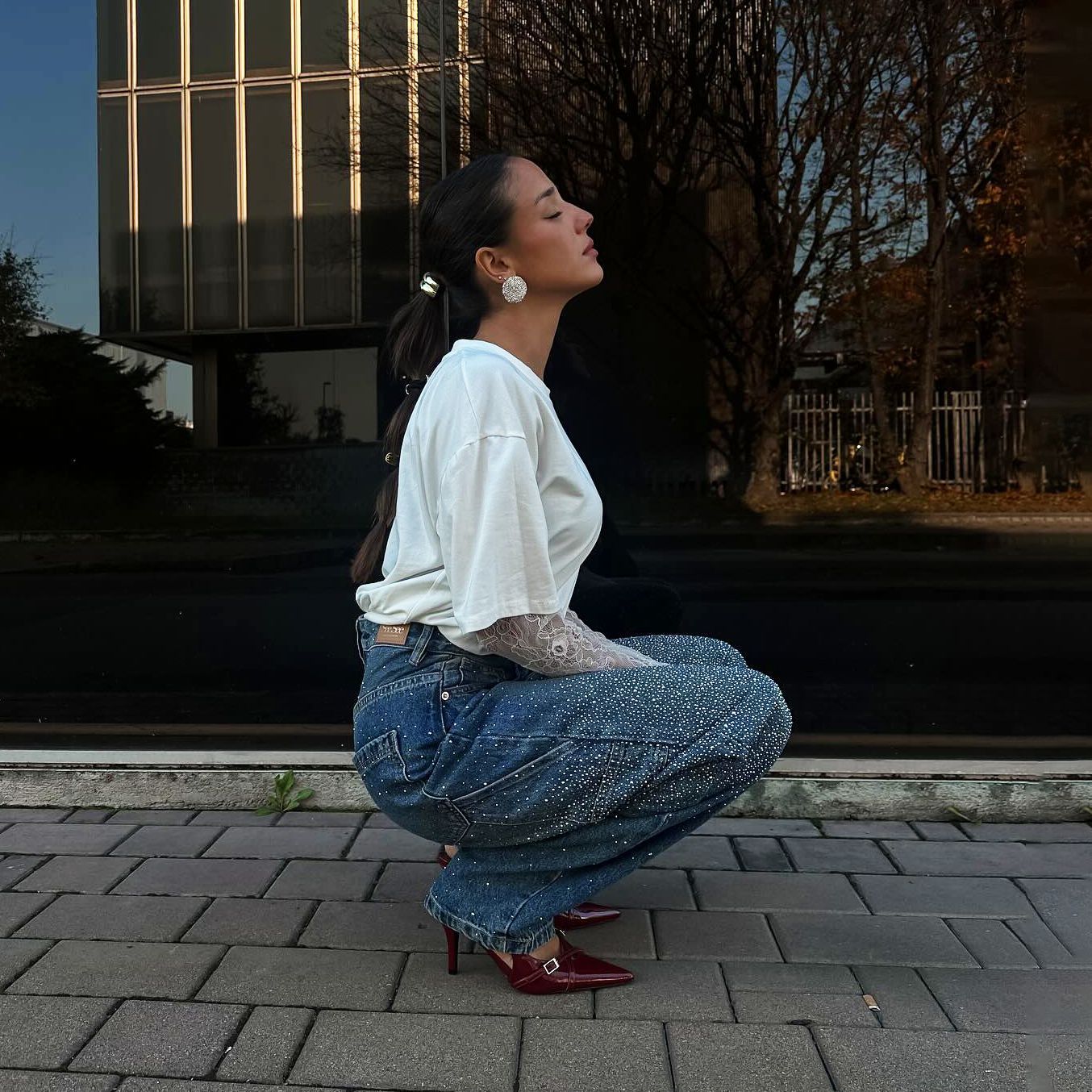 May | Pantalón Moda – Corte Relax y Acabados Brillantes