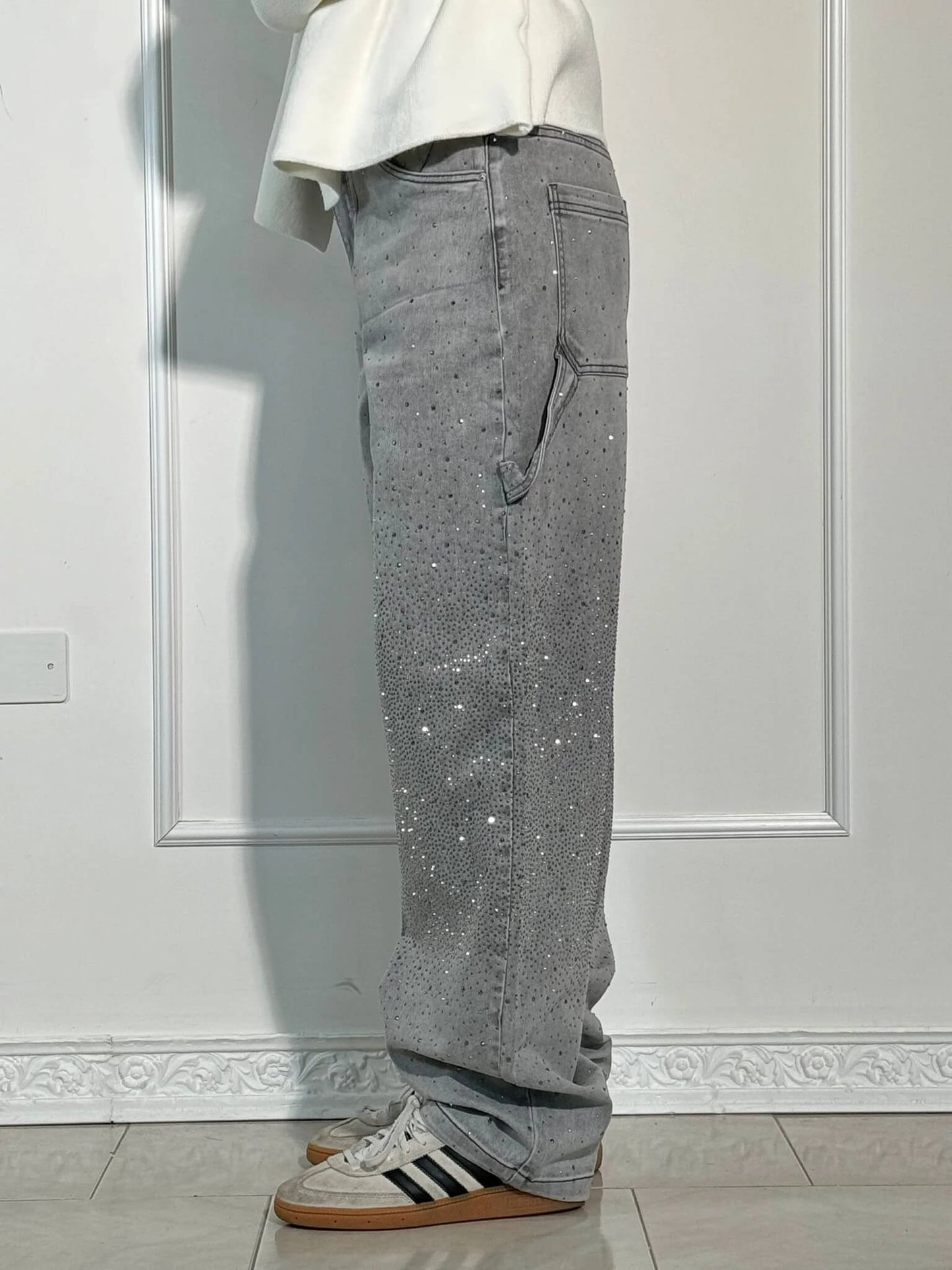 May | Pantalón Moda – Corte Relax y Acabados Brillantes