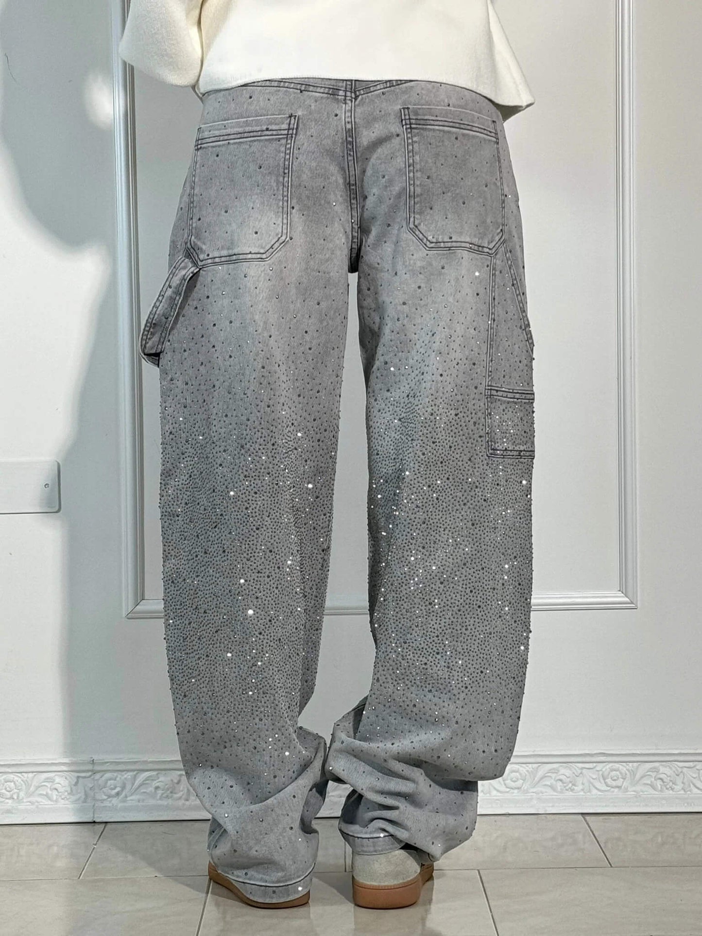 May | Pantalón Moda – Corte Relax y Acabados Brillantes
