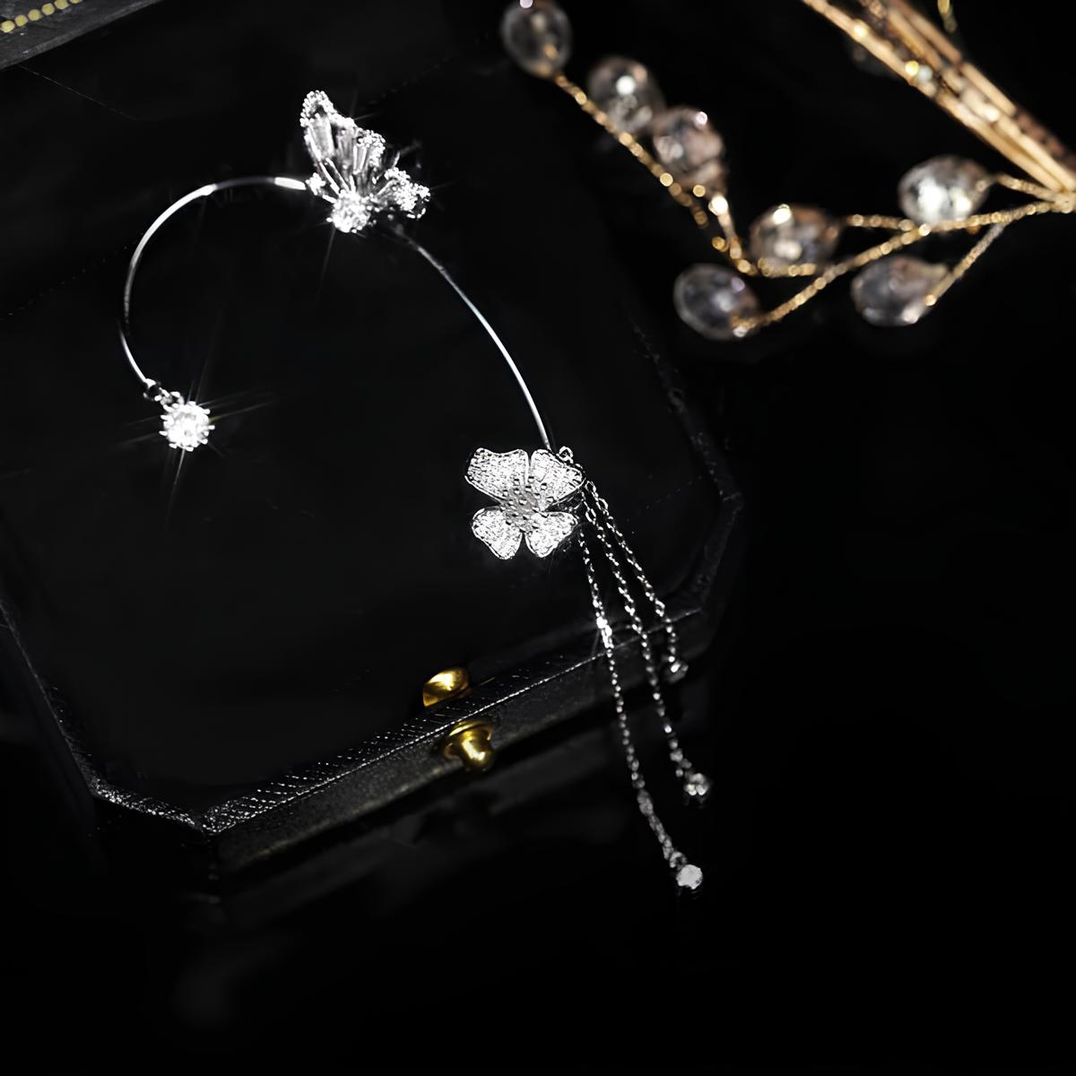 Alexandra | Orecchini a Fiore con Farfalla Scintillante
