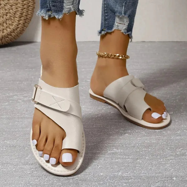 Louise | Sandaler med krydsrem – elegance og sommerlig enkelhed