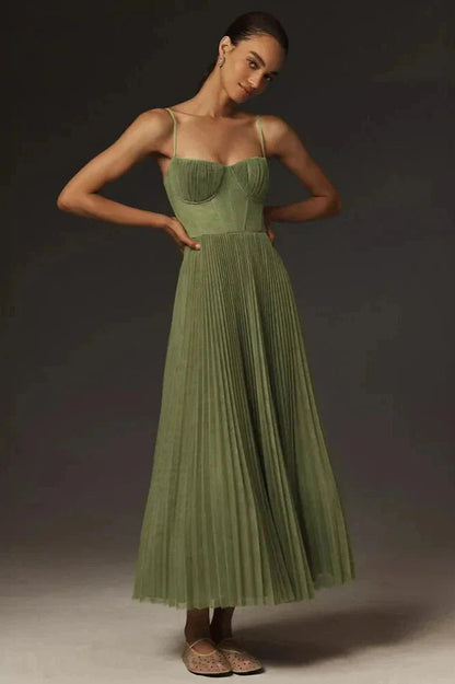 Cassandre | Vestido Clásico – Pliegues Suaves y Silueta Acampanada 
