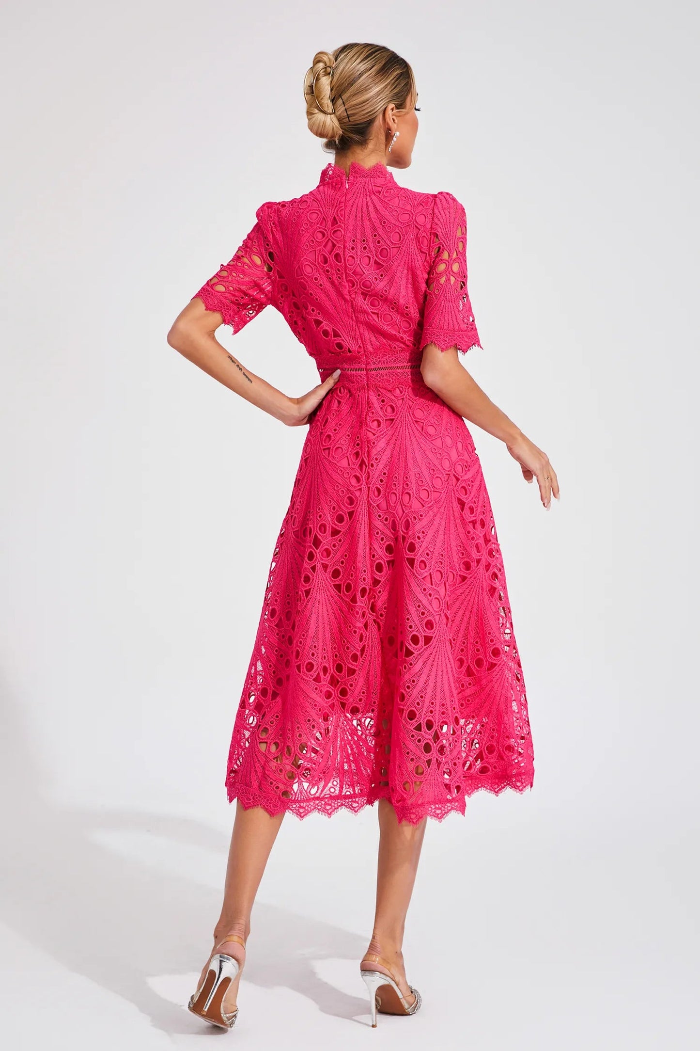 Nadine | Rochie Midi – Allure Chic și Accente Rafinate 