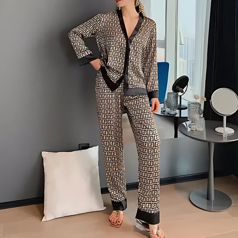 Manon | Chic Lounge Outfit – Geometrický dizajn a rafinovaný štýl 