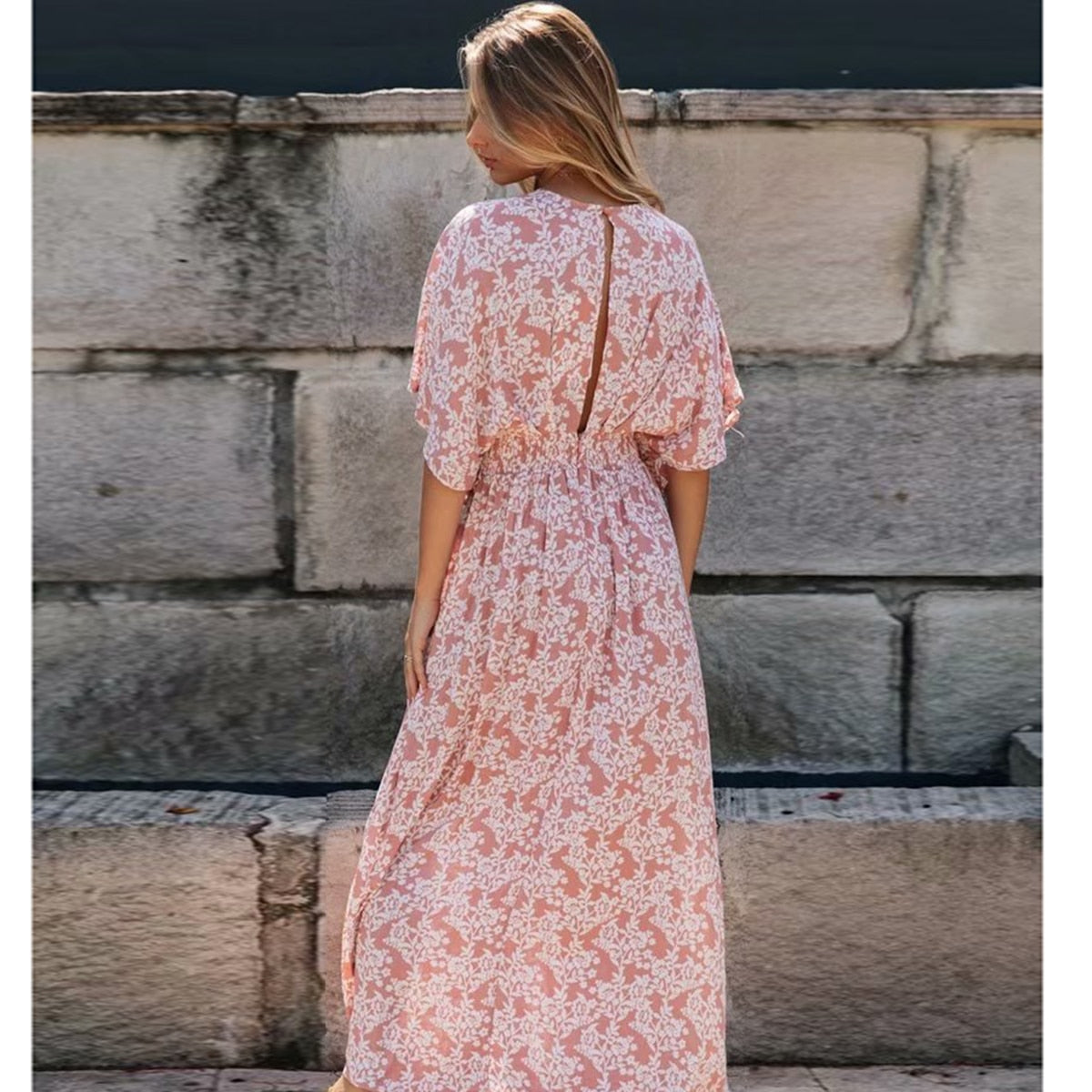 Tanya | Pitkä Halkaistu Mekko – Pehmeä Eleganssi Ja Romanttinen Viehätys 
