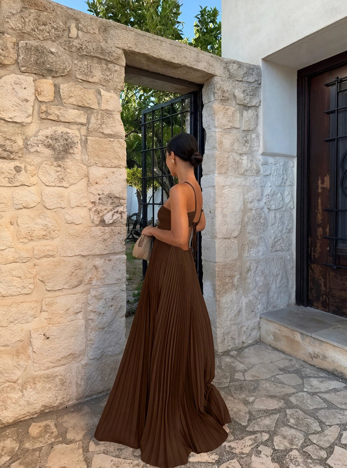 Nadège| Vestido Largo Moderno – Elegancia Pura y Corte Fluido 