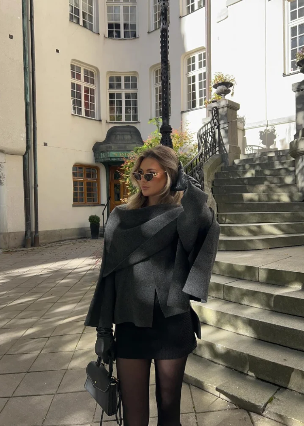Fernande | Manteau Cape De Luxe – Ajaton ja hienostunut eleganssi 