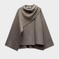 Fernande | Manteau Cape De Luxe – Ajaton ja hienostunut eleganssi 